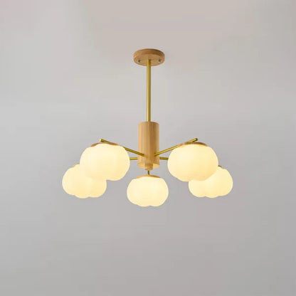 Kreativer Kronleuchter im Wohnzimmer aus Holz und Wattebällchen-Leuchtezauber