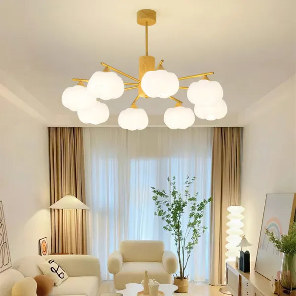 Kreativer Kronleuchter im Wohnzimmer aus Holz und Wattebällchen-Leuchtezauber