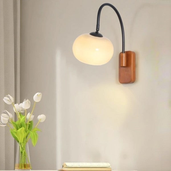 Drehbare Wandleuchte aus Bauhaus-Glas in Khaki mit Holzoberfläche-Leuchtezauber