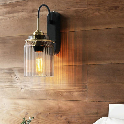 Vintage Wandlampe mit geripptem Glasschirm-Leuchtezauber