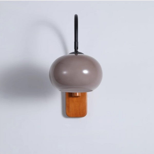 Drehbare Wandleuchte aus Bauhaus-Glas in Khaki mit Holzoberfläche-Leuchtezauber