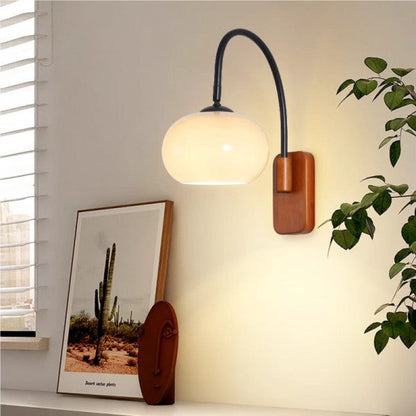 Drehbare Wandleuchte aus Bauhaus-Glas in Khaki mit Holzoberfläche-Leuchtezauber
