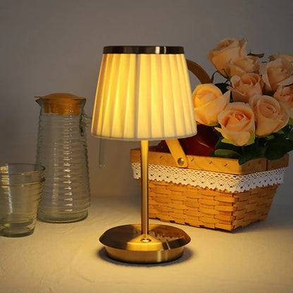 Klassisch elegante Tischlampe mit warmem Licht-Leuchtezauber