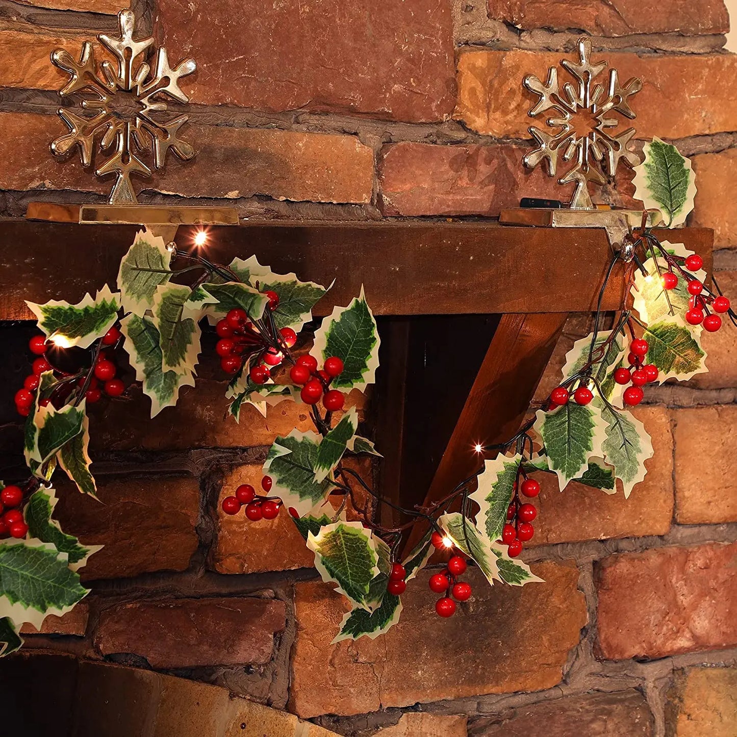 LumiBerry LED Christmas Garland – Illuminated Berry & Holly Decoration | Festive Holiday Greenery