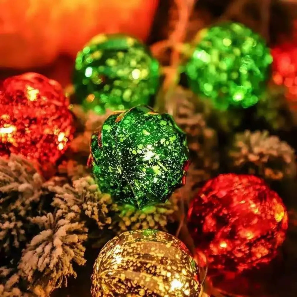 Hollow Globe LED Christmas String Lights – Battery-Powered Decorative Lights for Parties, Bedrooms & Christmas Trees