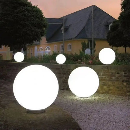 LUXARÉ GlowSphere RGB Gartenleuchte-Leuchtezauber