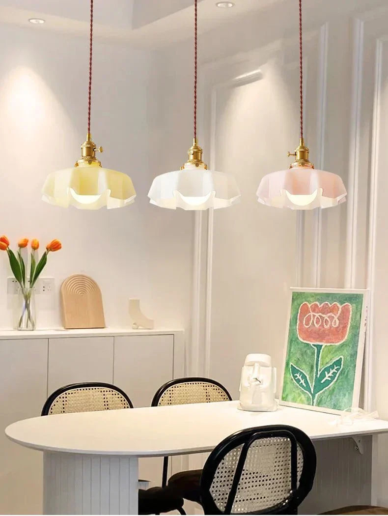 Cream Petal Glass Pendant Light – Scandinavian E27 Ceiling Lamp | Elegant Ambient Lighting | Contemporary Dining Room Feature