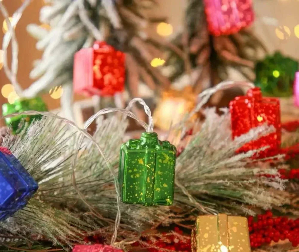 Hollow Globe LED Christmas String Lights – Battery-Powered Decorative Lights for Parties, Bedrooms & Christmas Trees