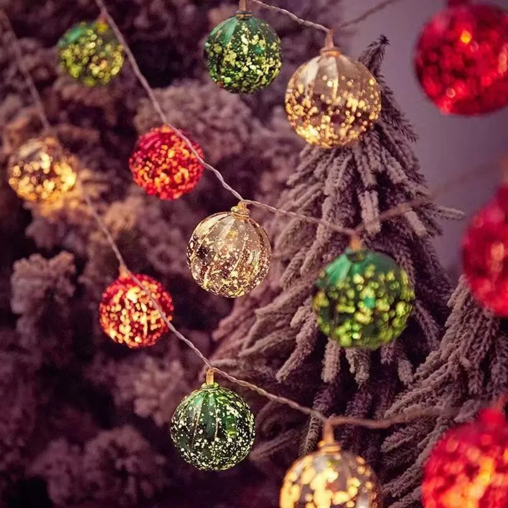 Hollow Globe LED Christmas String Lights – Battery-Powered Decorative Lights for Parties, Bedrooms & Christmas Trees