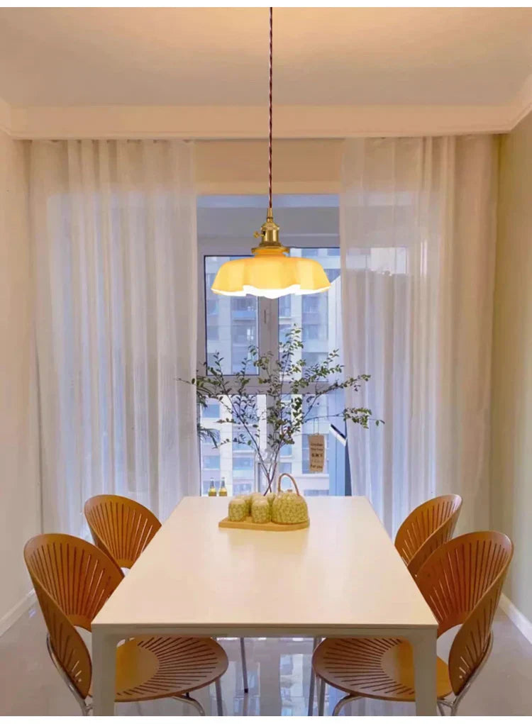 Cream Petal Glass Pendant Light – Scandinavian E27 Ceiling Lamp | Elegant Ambient Lighting | Contemporary Dining Room Feature