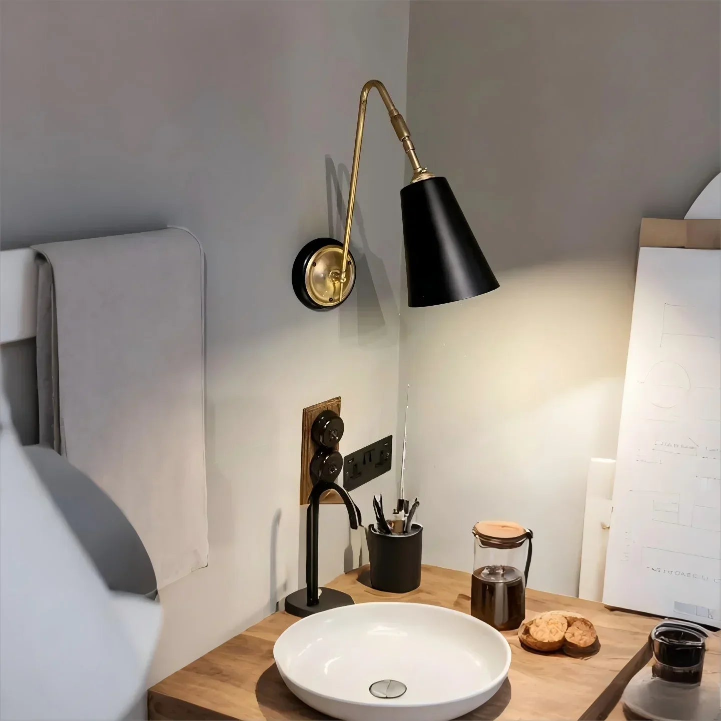 Brass Wall Light with Nordic Retro Design – Modern LED Wall Sconce | Elegant Ambient Lighting