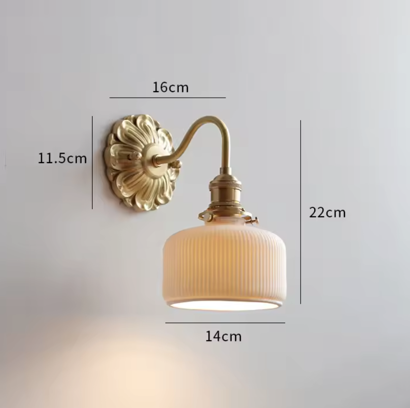 Heritage Brass Wall Light – Vintage Ceramic Sconce | Classic Traditional Accent Lighting