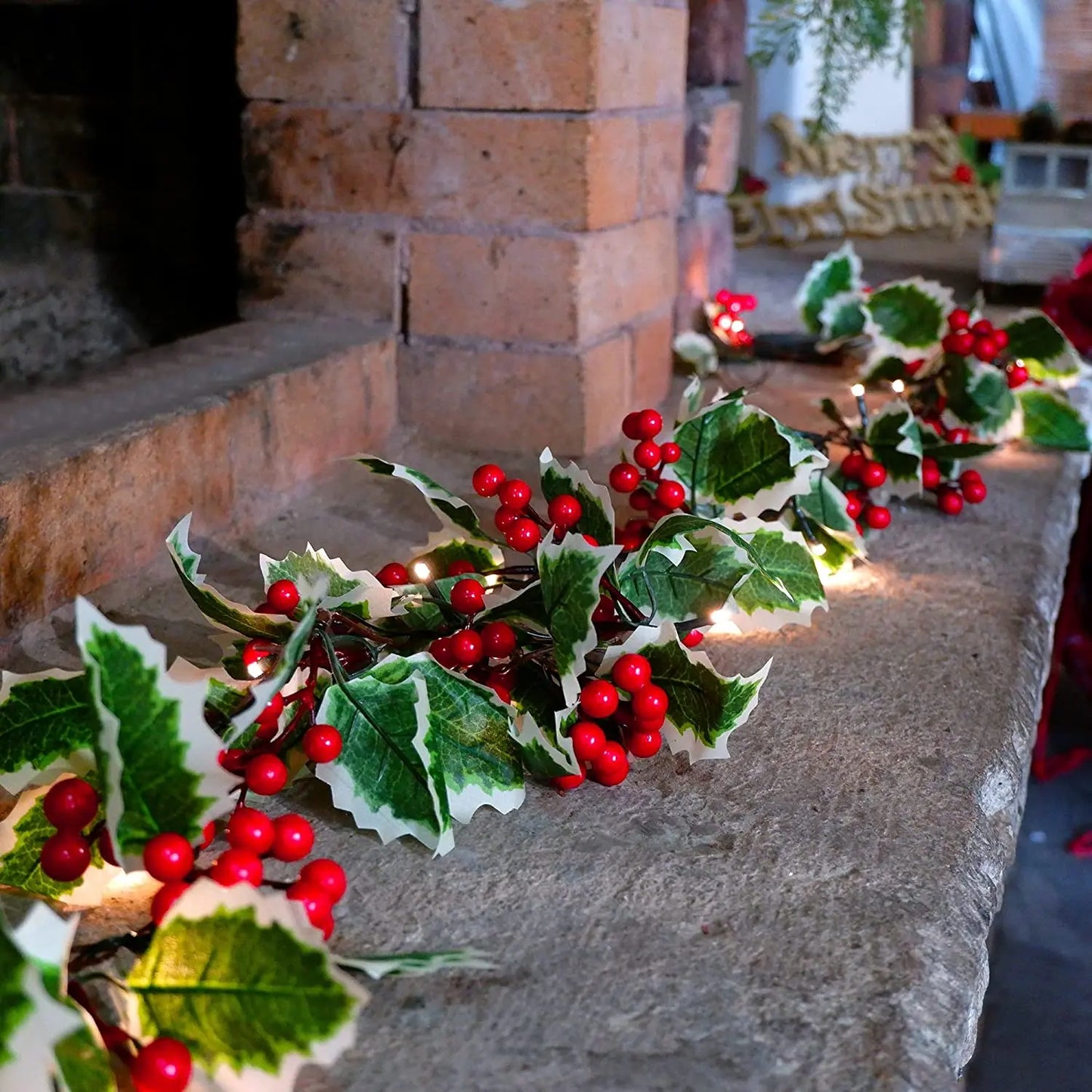 LumiBerry LED Christmas Garland – Illuminated Berry & Holly Decoration | Festive Holiday Greenery