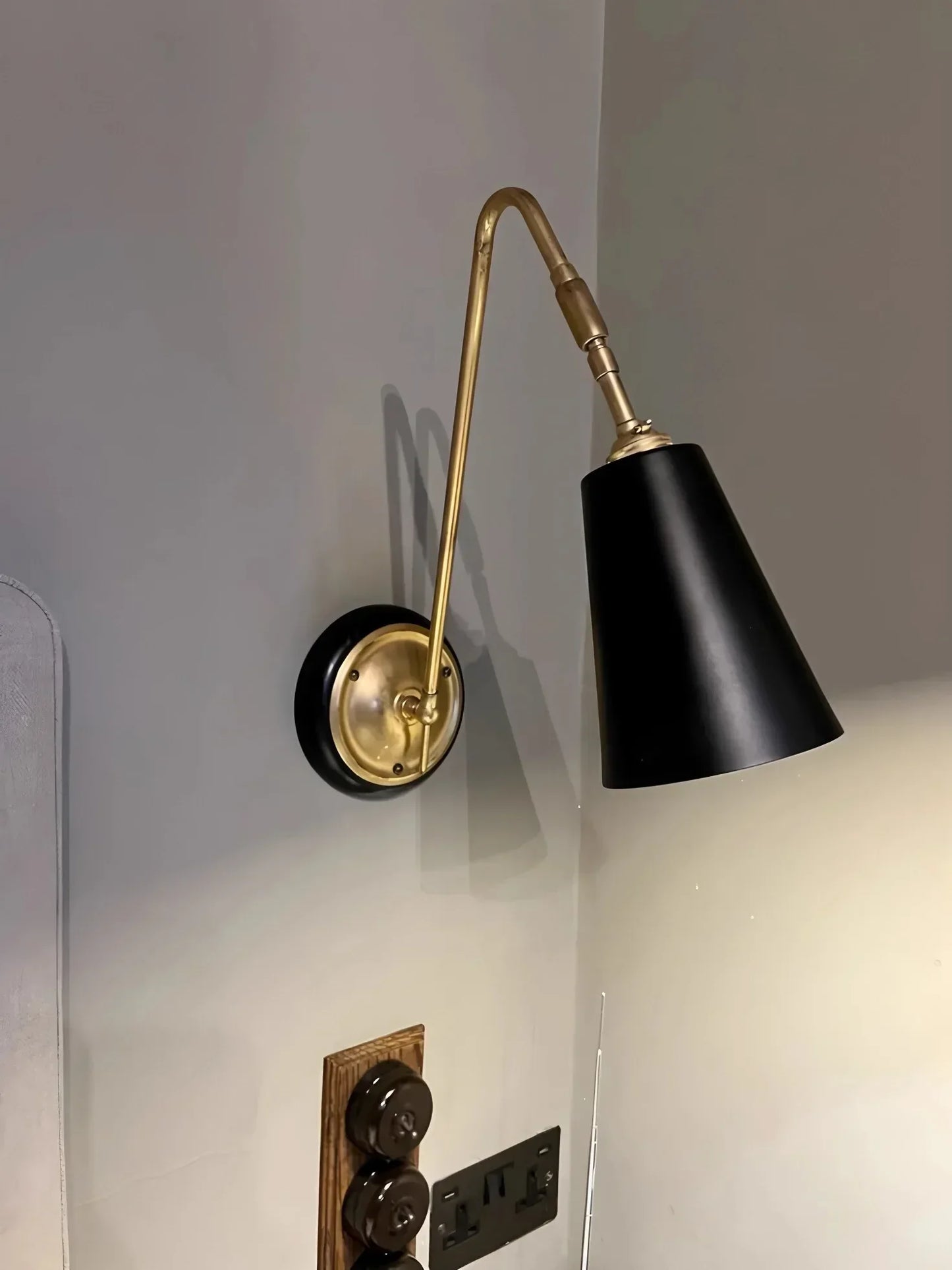 Brass Wall Light with Nordic Retro Design – Modern LED Wall Sconce | Elegant Ambient Lighting