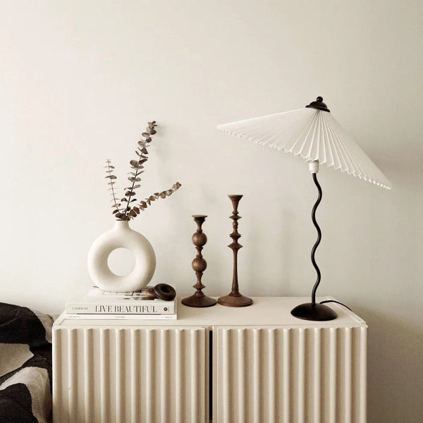 Kunstvolle Squiggle Tischlampe-Leuchtezauber