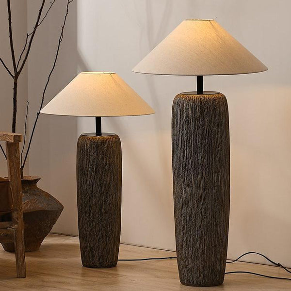 Stehlampe aus verwittertem Holz-Leuchtezauber