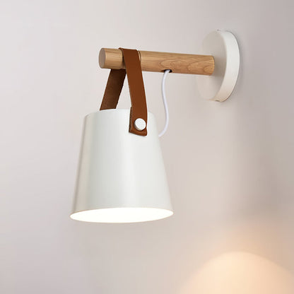 Konische Wandleuchte aus Holz-Leuchtezauber