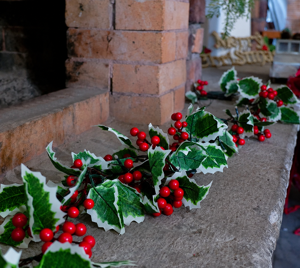 LumiBerry LED Christmas Garland – Illuminated Berry & Holly Decoration | Festive Holiday Greenery — light off, digitally edited atmosphere preview