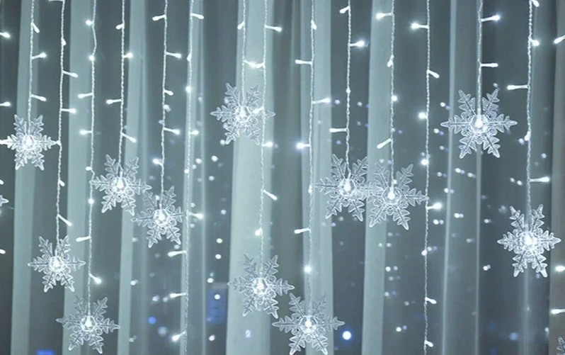 LumaSnow 4M LED Snowflake Curtain Lights – Christmas Icicle String Lights for Windows, Parties & Holiday Decorations