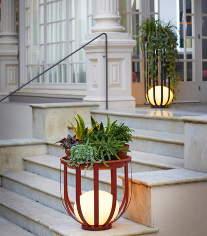 Luxuriöse Gartenlampe mit Blumenkasten-Leuchtezauber